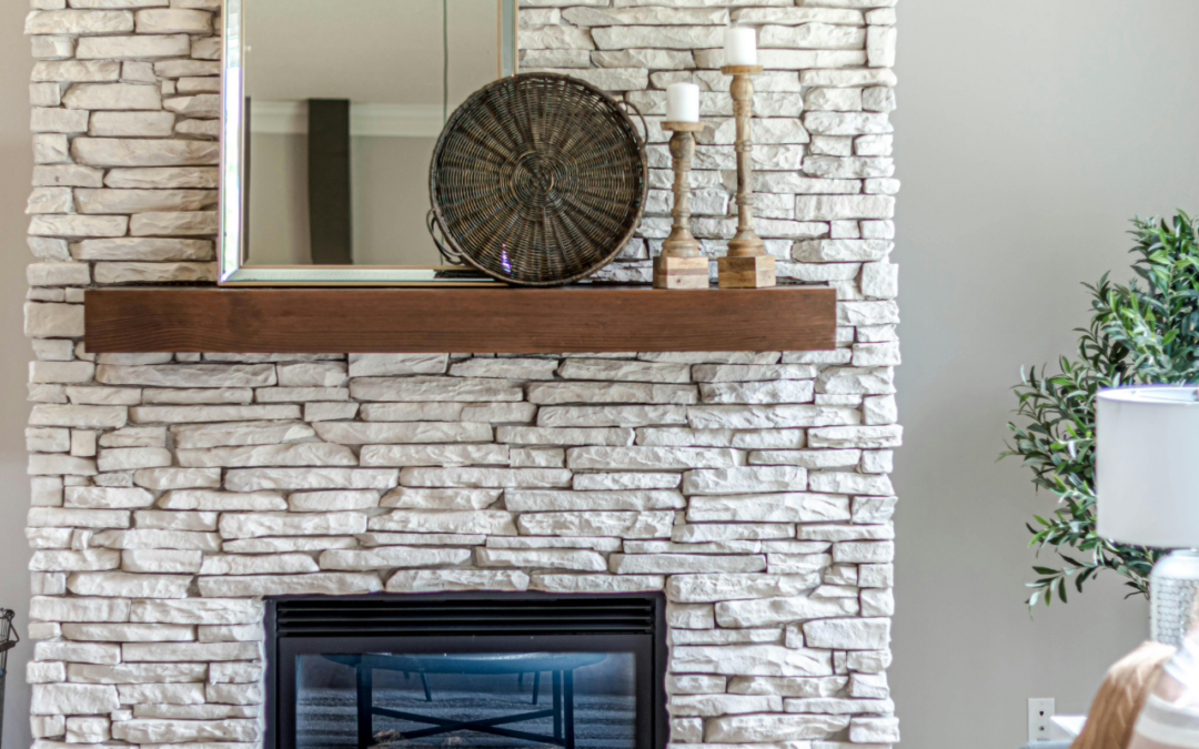 Como usar espelhos acima de lareiras